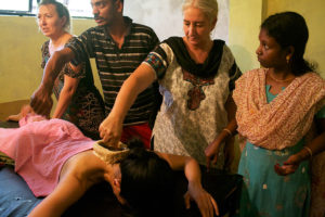 Ma learning Grīvā Basti ग्रीवा बस्ति (neck oil treatment)